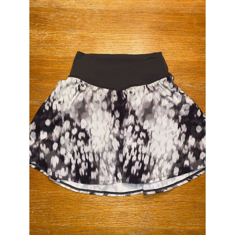 Black & White Womens Athletic Skort With Built-In Shorts